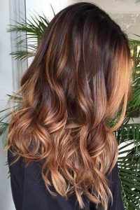 ارایشگاه برای رنگ مو