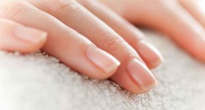 ترمیم ناخن در سالن زیبایی